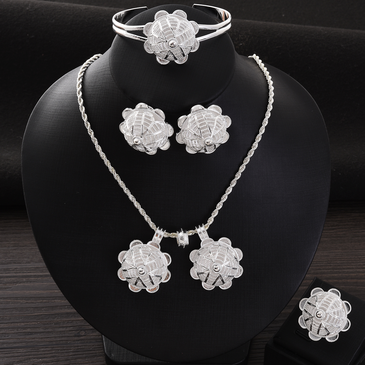 Ethnic Fashion In Dubai - Africa Silver Color Jewelry Accessory Set